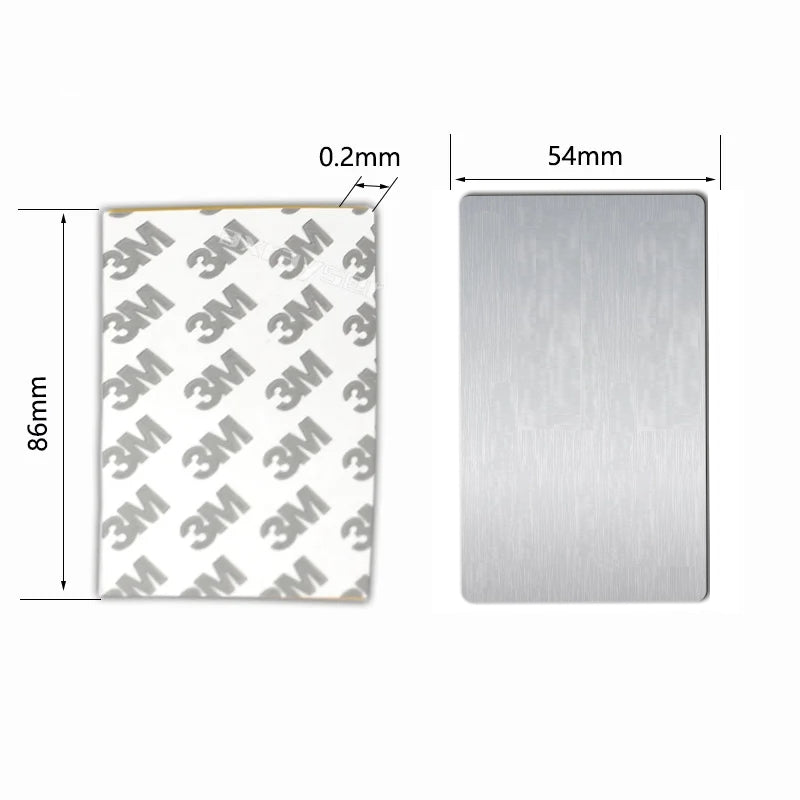 Canette en aluminium avec autocollant