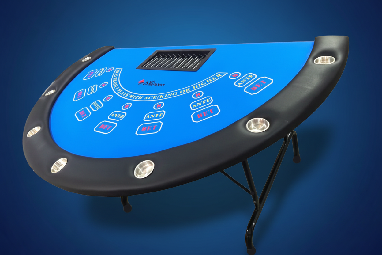 שולחן פוקר כחול עם רקע כחול