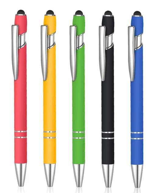 Gravure sur stylos plume en argent