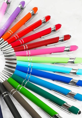 Gravure sur stylos plume en argent