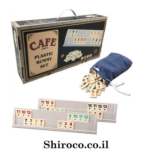 Dés de rami dans un ensemble de maison moyenne