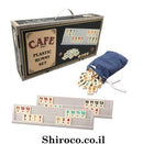 Dés de rami dans un ensemble de maison moyenne